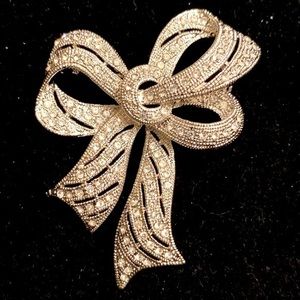 Beautiful Brooch Bow Design with Shiny Sparkling Clear Rhinestones